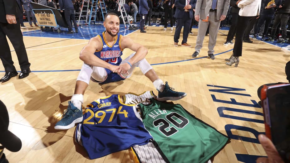 La popolarità di Stephen Curry ha raggiunto la “Roger Federer Zone”