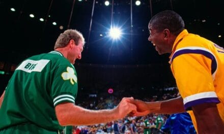 Larry Bird e la rivalità con Magic raccontata nella cerimonia per il suo ritiro
