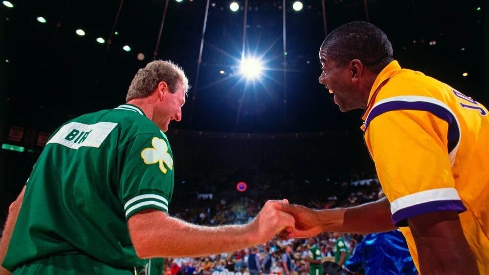 Larry Bird e la rivalità con Magic raccontata nella cerimonia per il suo ritiro