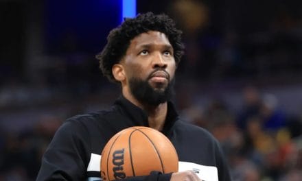 Altre tensioni in casa Sixers: Embiid alza le mani su un giornalista