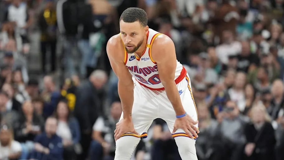 Stephen Curry avverte: “Le ginocchia potrebbero darmi fastidio per tutta la stagione”