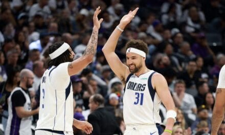 Mentre la dirigenza continua a ridicolizzarsi, i Mavericks se la giocano